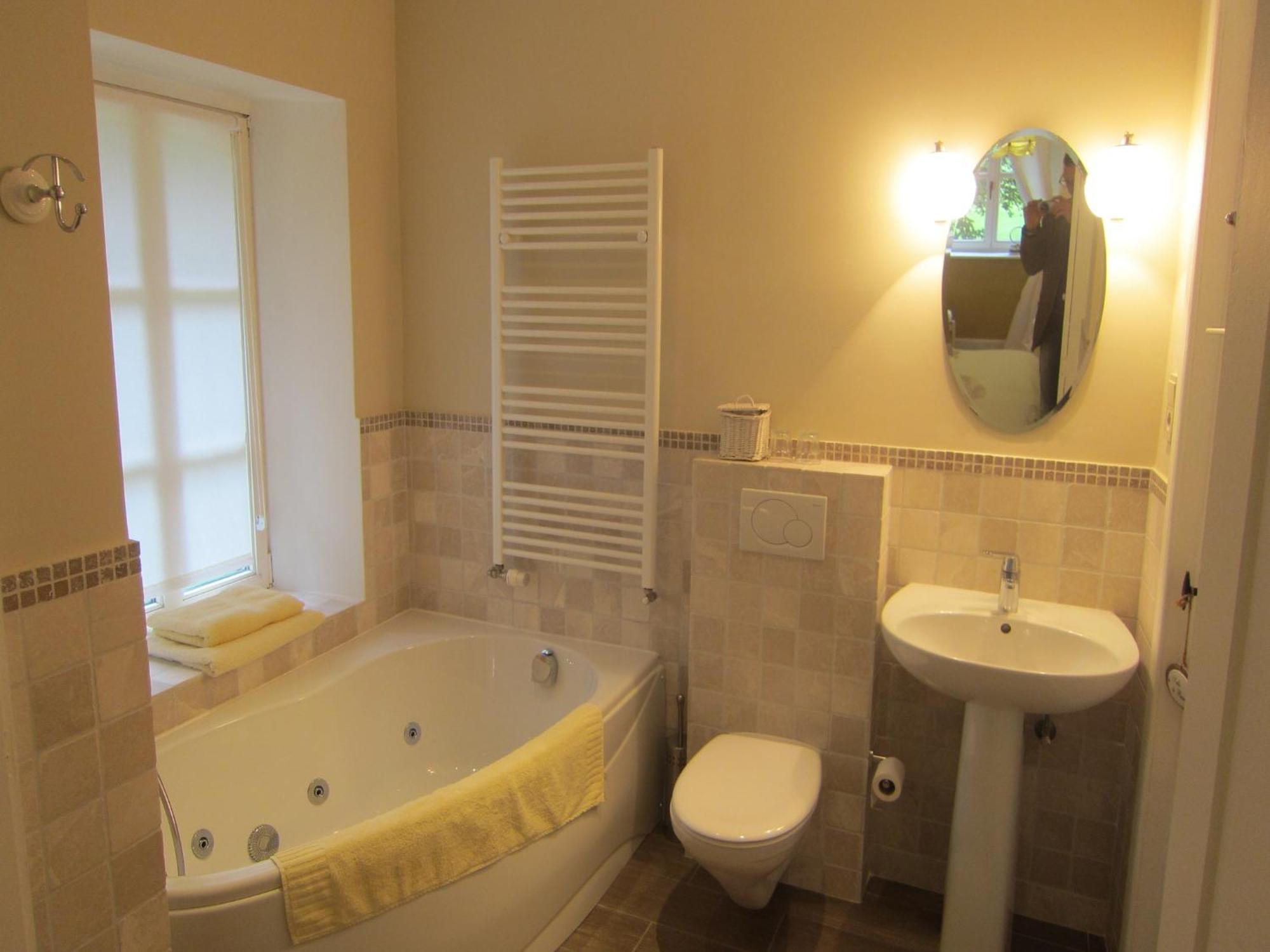 Villa Delightful Castle In Bastogne With Bubble Bath Exterior foto