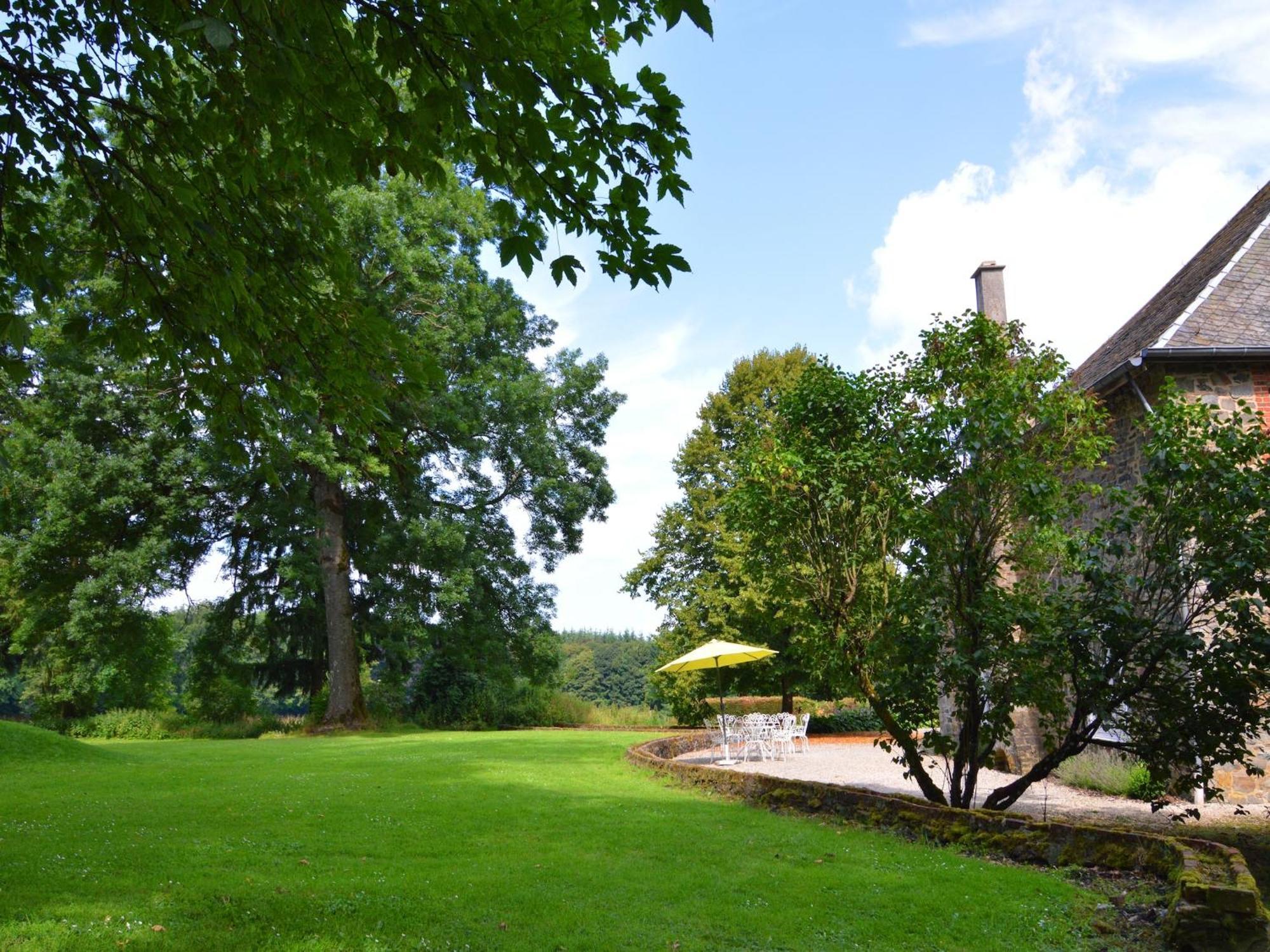 Villa Delightful Castle In Bastogne With Bubble Bath Exterior foto