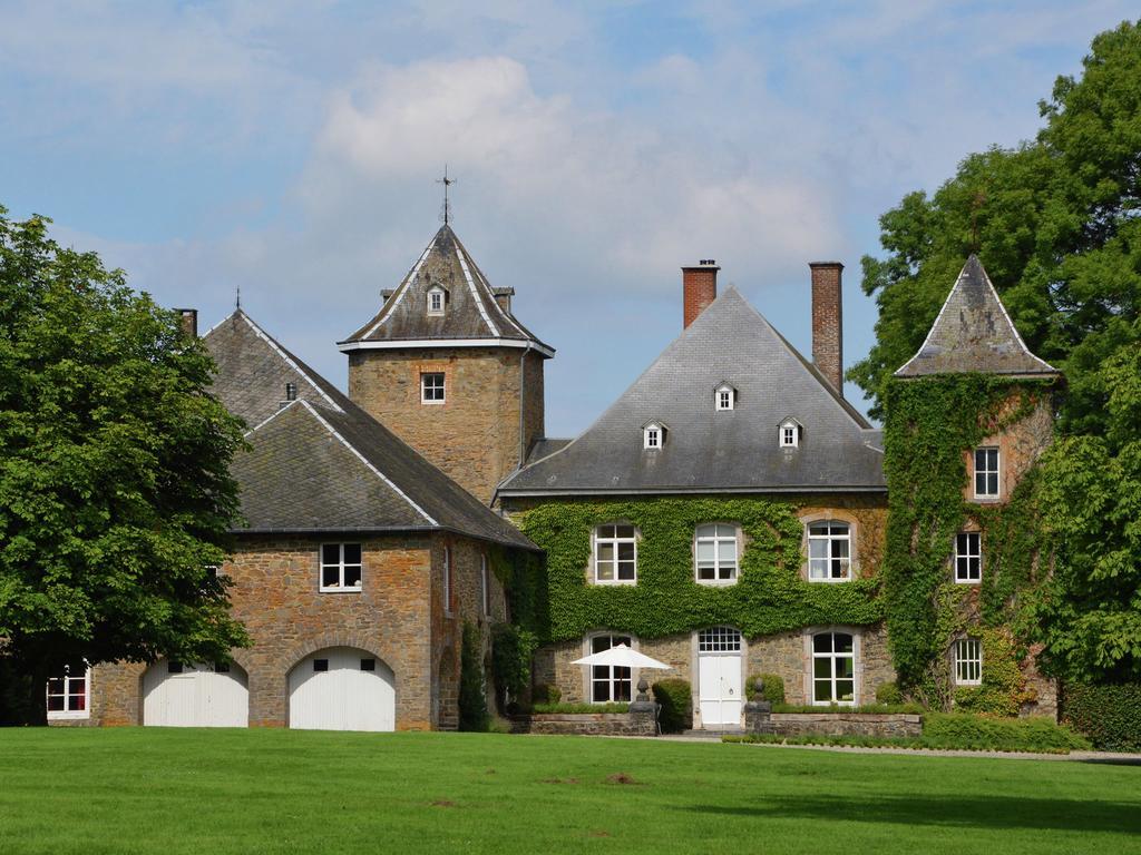 Villa Delightful Castle In Bastogne With Bubble Bath Exterior foto